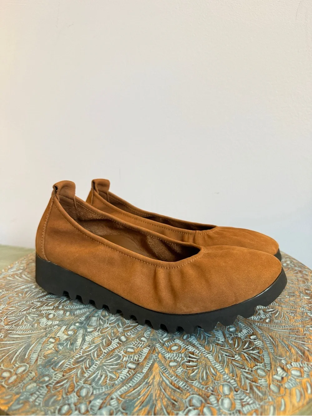 NWOT!  Aetrex Brianna brown suede ballet flat size 36